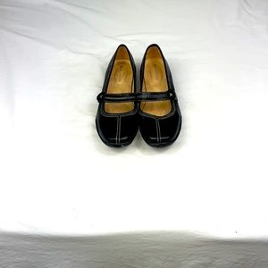 Naturalized Women’s Mary Jane’s Flats. Size 7.5 M